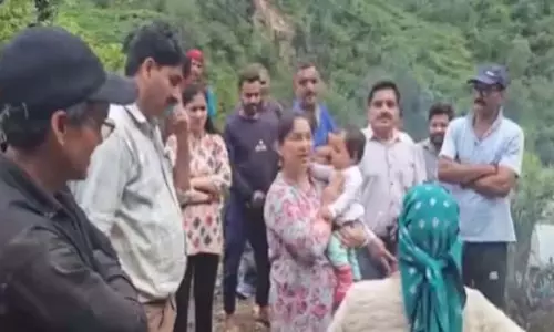 Himachal में बाढ़ से अनाथ हुए बच्चे