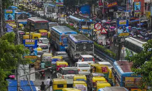 IMD ने बंगाल में मंगलवार तक भारी बारिश का अनुमान जताया