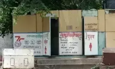 Farrukhabad: कबाड़ में तब्दील शौचालय से जनता परेशान Farrukhabad: कबाड़ में तब्दील शौचालय से जनता परेशान