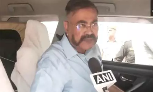 Lucknow: पूर्व डीजीपी की अनूठी पहल, विश्वविद्यालय को पुस्तकों का उपहार Lucknow: पूर्व डीजीपी की अनूठी पहल, विश्वविद्यालय को पुस्तकों का उपहार