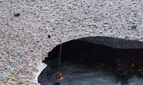 Jammu: लापता अमरनाथ तीर्थयात्री की तलाश जारी Jammu: लापता अमरनाथ तीर्थयात्री की तलाश जारी