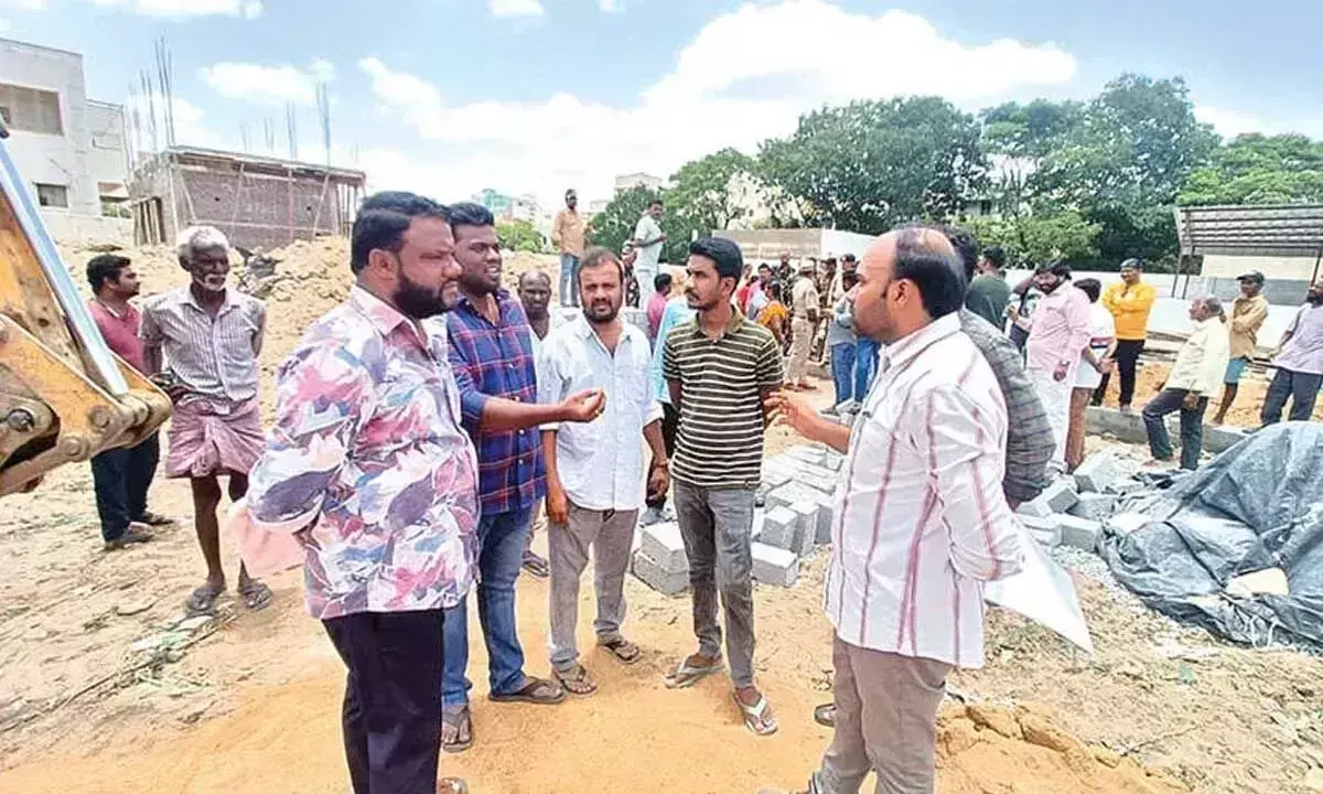 Andhra: मठ की भूमि पर बड़े पैमाने पर अवैध निर्माण जारी