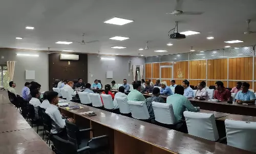 Dungarpur: जिला कलेक्टर साप्ताहिक समीक्षा बैठक आयोजित