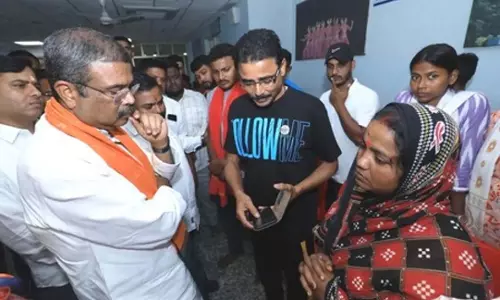 FM कॉलेज घटना: केंद्रीय शिक्षा मंत्री ने पीड़ित परिवार से मुलाकात की FM कॉलेज घटना: केंद्रीय शिक्षा मंत्री ने पीड़ित परिवार से मुलाकात की