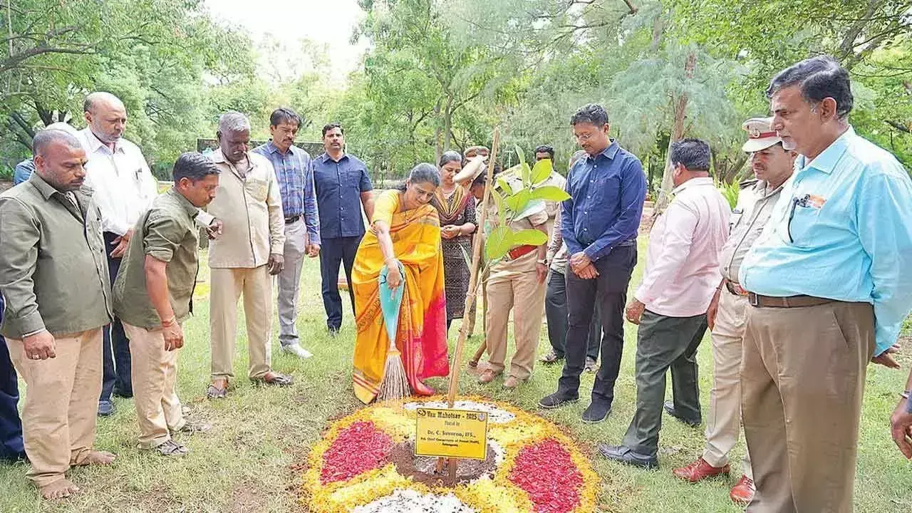 Telangana: नेहरू चिड़ियाघर पार्क में वन महोत्सव आयोजित किया गया
