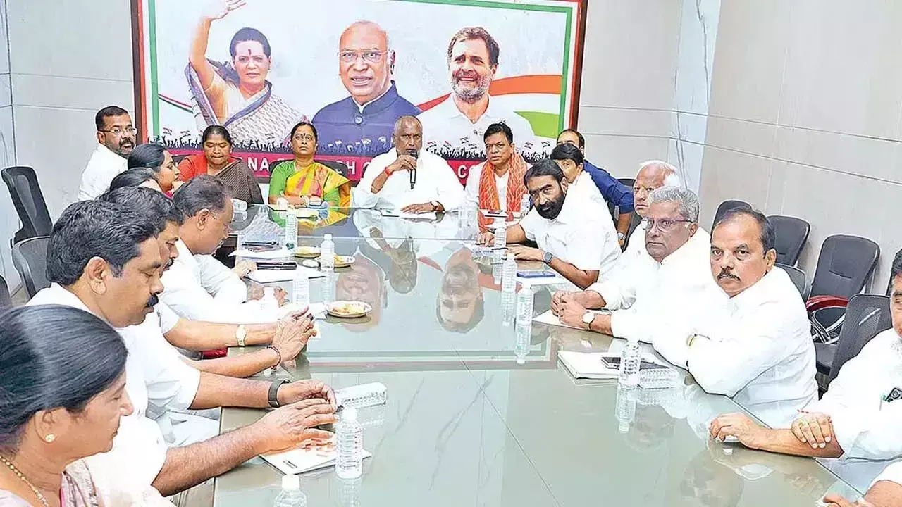 Telangana: कांग्रेस की वारंगल बैठक में पार्टी को अंदर से मजबूत करने पर जोर