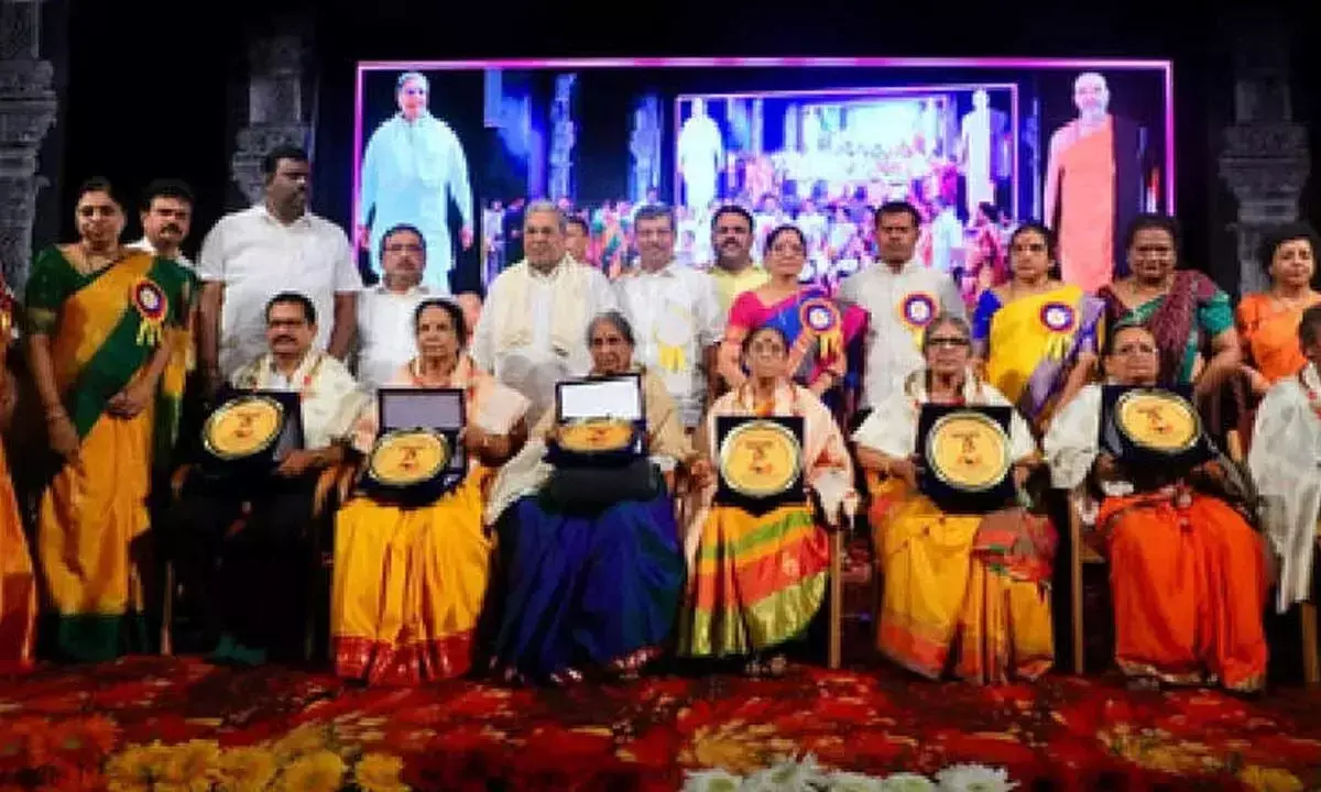 Karnataka: सेना और अंतरिक्ष क्षेत्र में कार्यरत लड़कियां प्रगति का प्रतीक: सिद्धारमैया Karnataka: सेना और अंतरिक्ष क्षेत्र में कार्यरत लड़कियां प्रगति का प्रतीक: सिद्धारमैया