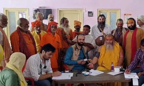 Dr. Sharma ने राम मंदिर में यात्रियों के लिए शिविर लगाया Dr. Sharma ने राम मंदिर में यात्रियों के लिए शिविर लगाया