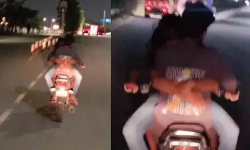 Hyderabad में चलती बाइक पर रोमांस करते कपल.. वीडियो वायरल