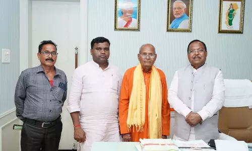 कृषिमंत्री राम विचार नेताम से विधायक आशाराम नेताम और पीलाराम नेताम ने की भेंट
