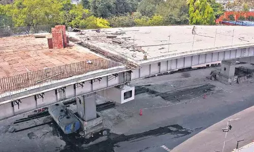 नट्टनाडकाना में स्टील पुल का निर्माण कार्य