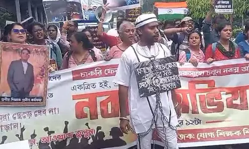 SSC:हजारों बेरोजगार सड़क पर नारेबाजी करते हुए