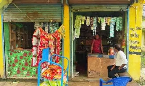 दंपति जय सिंह और कैलाश कुमारी ने दुकान चलाकर पाया आत्मनिर्भर जीवन