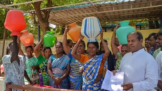 Tamil Nadu : पेयजल समस्या 10 वर्षों से अनसुलझी है Tamil Nadu : पेयजल समस्या 10 वर्षों से अनसुलझी है