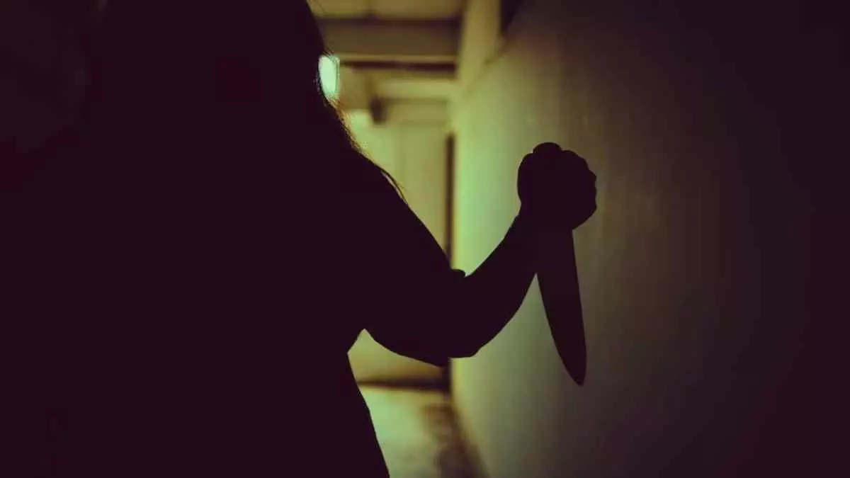 Aligarh: स्कूल में छात्रा पर चाकू से हमला, सुरक्षा व्यवस्था फेल Aligarh: स्कूल में छात्रा पर चाकू से हमला, सुरक्षा व्यवस्था फेल