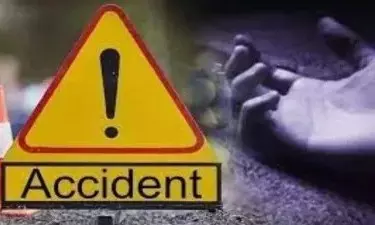 Ballia: महिला को टक्कर मार पलटी बाइक, मासूम बच्ची समेत दो की मौत Ballia: महिला को टक्कर मार पलटी बाइक, मासूम बच्ची समेत दो की मौत