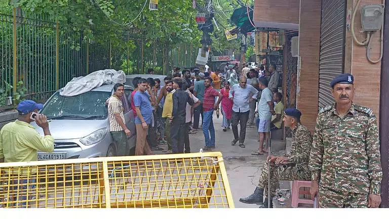 West Delhi: झगड़े में दो दोस्तों ने चाकू मारकर एक-दूसरे की ली जान West Delhi: झगड़े में दो दोस्तों ने चाकू मारकर एक-दूसरे की ली जान