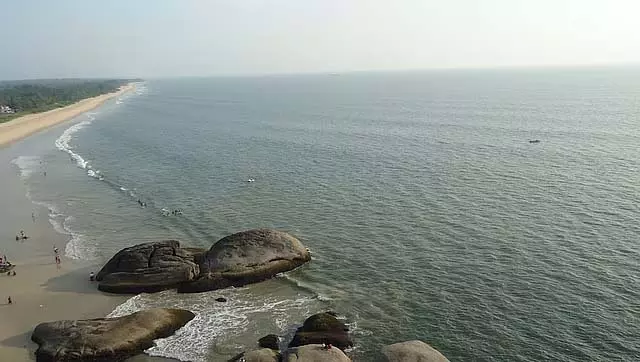 Udupi : नाव पलटने से तीन मछुआरे डूबे; तलाश जारी Udupi : नाव पलटने से तीन मछुआरे डूबे; तलाश जारी