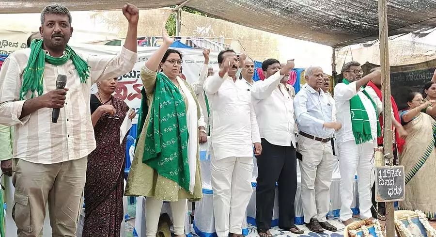 भूमि अधिग्रहण के खिलाफ 13 गांवों के किसानों ने एकजुटता प्रदर्शित की भूमि अधिग्रहण के खिलाफ 13 गांवों के किसानों ने एकजुटता प्रदर्शित की