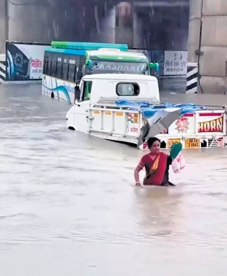 भारी बारिश के बाद Rourkela में अभूतपूर्व जलभराव भारी बारिश के बाद Rourkela में अभूतपूर्व जलभराव