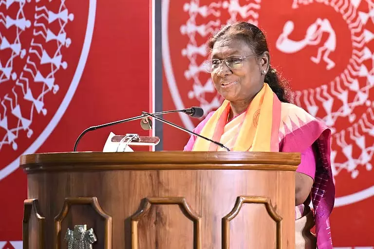 मानसिक शांति के लिए योग व प्राणायाम महत्वपूर्ण: President Murmu मानसिक शांति के लिए योग व प्राणायाम महत्वपूर्ण: President Murmu