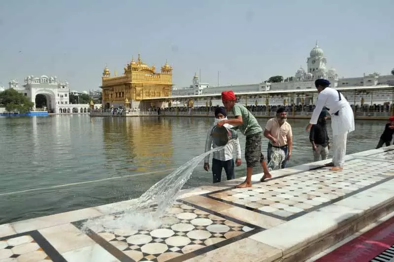 SGPC को स्वर्ण मंदिर को उड़ाने की धमकी भरा मेल मिला SGPC को स्वर्ण मंदिर को उड़ाने की धमकी भरा मेल मिला