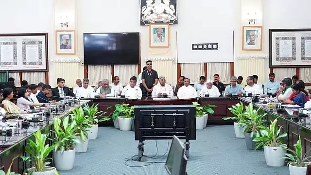 देवनहल्ली के किसानों के संघर्ष की बड़ी जीत: राज्य सरकार ने भूमि अधिग्रहण छोड़ने का फैसला किया देवनहल्ली के किसानों के संघर्ष की बड़ी जीत: राज्य सरकार ने भूमि अधिग्रहण छोड़ने का फैसला किया