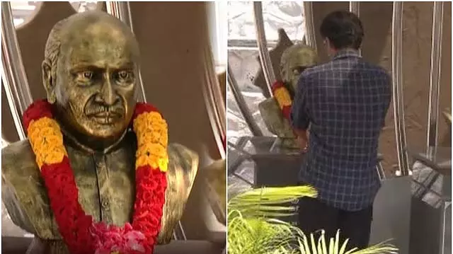 Tamil Nadu: विजय ने कामराज की प्रतिमा पर माल्यार्पण किया और श्रद्धांजलि दी Tamil Nadu: विजय ने कामराज की प्रतिमा पर माल्यार्पण किया और श्रद्धांजलि दी
