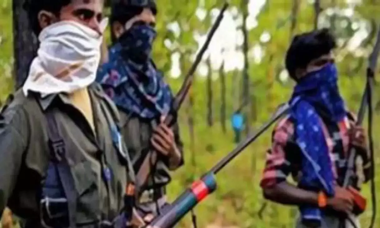 Telangana: 2 महिलाओं समेत 5 माओवादियों ने आत्मसमर्पण किया Telangana: 2 महिलाओं समेत 5 माओवादियों ने आत्मसमर्पण किया