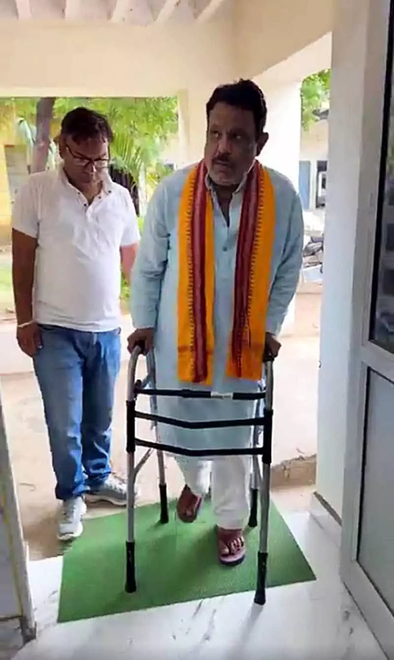 Sirsa MC कार्यालय में 4 जेई समेत 7 लोग ड्यूटी से अनुपस्थित पाए गए Sirsa MC कार्यालय में 4 जेई समेत 7 लोग ड्यूटी से अनुपस्थित पाए गए