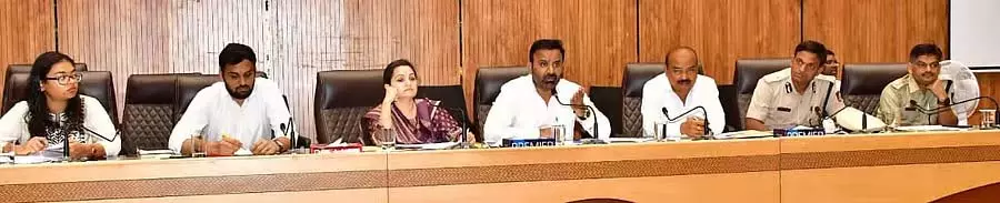 किसान आत्महत्या मामला, कृषि विकास पर संतोष लाड की बैठक किसान आत्महत्या मामला, कृषि विकास पर संतोष लाड की बैठक