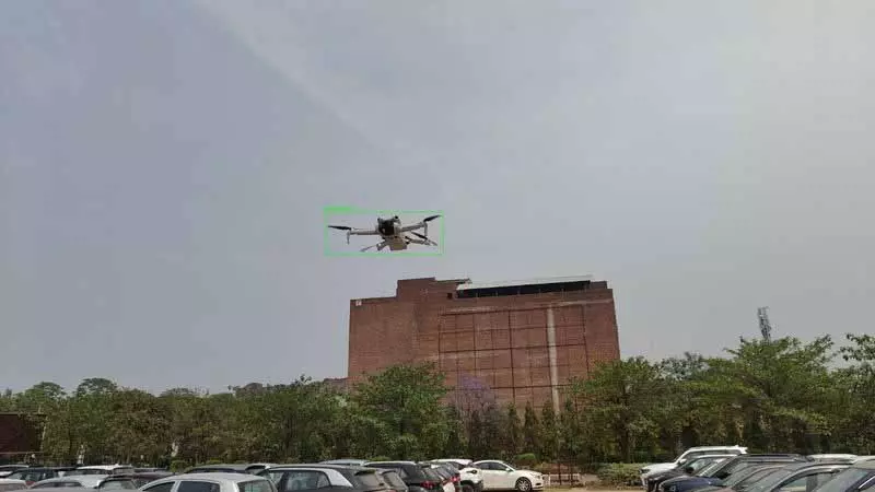 LPU के छात्रों ने सीमा पार के खतरों से निपटने के लिए AI-संचालित ड्रोन डिटेक्शन सिस्टम विकसित किया LPU के छात्रों ने सीमा पार के खतरों से निपटने के लिए AI-संचालित ड्रोन डिटेक्शन सिस्टम विकसित किया