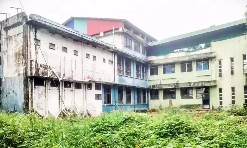 Kerala : कोट्टायम मेडिकल कॉलेज की इमारतों को ध्वस्त करने की जोरदार मांग हो रही Kerala : कोट्टायम मेडिकल कॉलेज की इमारतों को ध्वस्त करने की जोरदार मांग हो रही