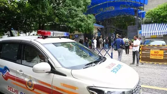 Delhi : सेंट स्टीफंस कॉलेज को धमकी से हड़कंप, दो दिन में दो अलर्ट Delhi : सेंट स्टीफंस कॉलेज को धमकी से हड़कंप, दो दिन में दो अलर्ट