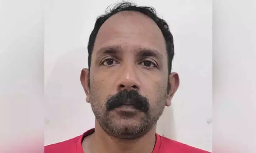 Kerala : सतर्कता अधिकारी से छेड़छाड़ के आरोप में युवक गिरफ्तार Kerala : सतर्कता अधिकारी से छेड़छाड़ के आरोप में युवक गिरफ्तार