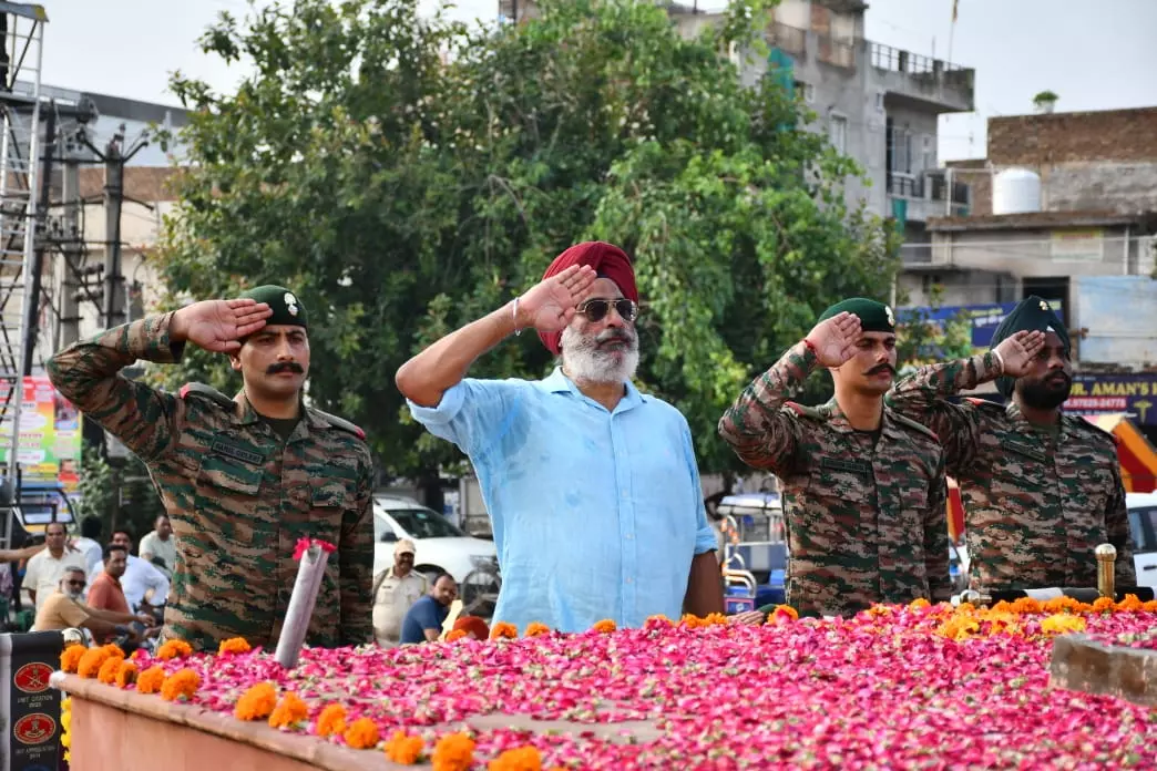Sriganganagar : भारतीय सेना ने स्वर्गीय मेजर एचएस चहल को दी श्रद्धांजलि Sriganganagar : भारतीय सेना ने स्वर्गीय मेजर एचएस चहल को दी श्रद्धांजलि