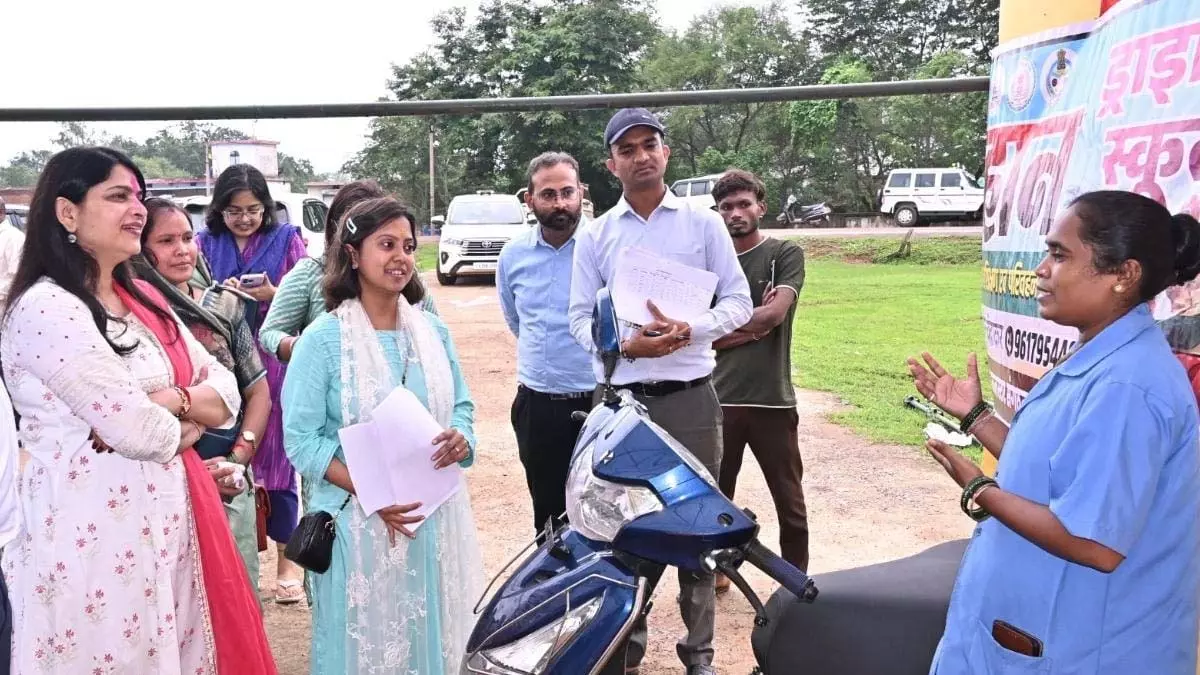 स्कूटी दीदी बनीं आत्मनिर्भर भारत की प्रतीक स्कूटी दीदी बनीं आत्मनिर्भर भारत की प्रतीक