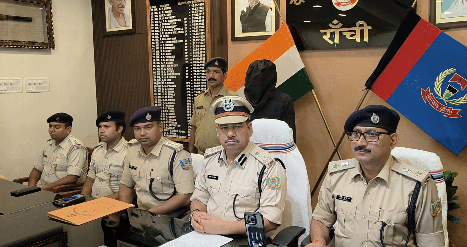 Ranchi: छिनतई के मामले में अपराधी गिरफ्तार, सोना बरामद Ranchi: छिनतई के मामले में अपराधी गिरफ्तार, सोना बरामद