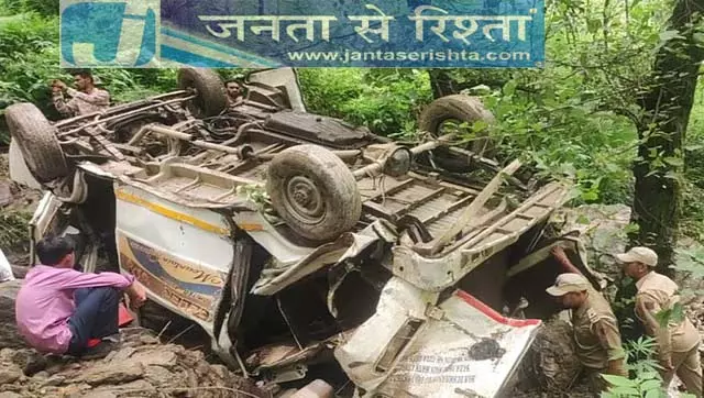 J&K : टेंपो ट्रैवलर खाई में गिरा, पांच की मौत, 17 घायल J&K : टेंपो ट्रैवलर खाई में गिरा, पांच की मौत, 17 घायल