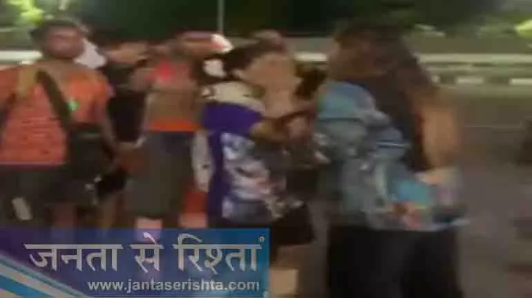 Haridwar में कांवड़ से स्कूटी टकराने पर महिला पर हमला Haridwar में कांवड़ से स्कूटी टकराने पर महिला पर हमला