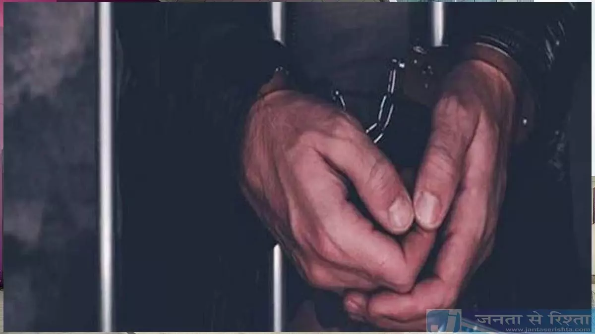 उल्हासनगर में नशे के खिलाफ सख्ती, युवक गिरफ्तार, जांच तेज़ उल्हासनगर में नशे के खिलाफ सख्ती, युवक गिरफ्तार, जांच तेज़