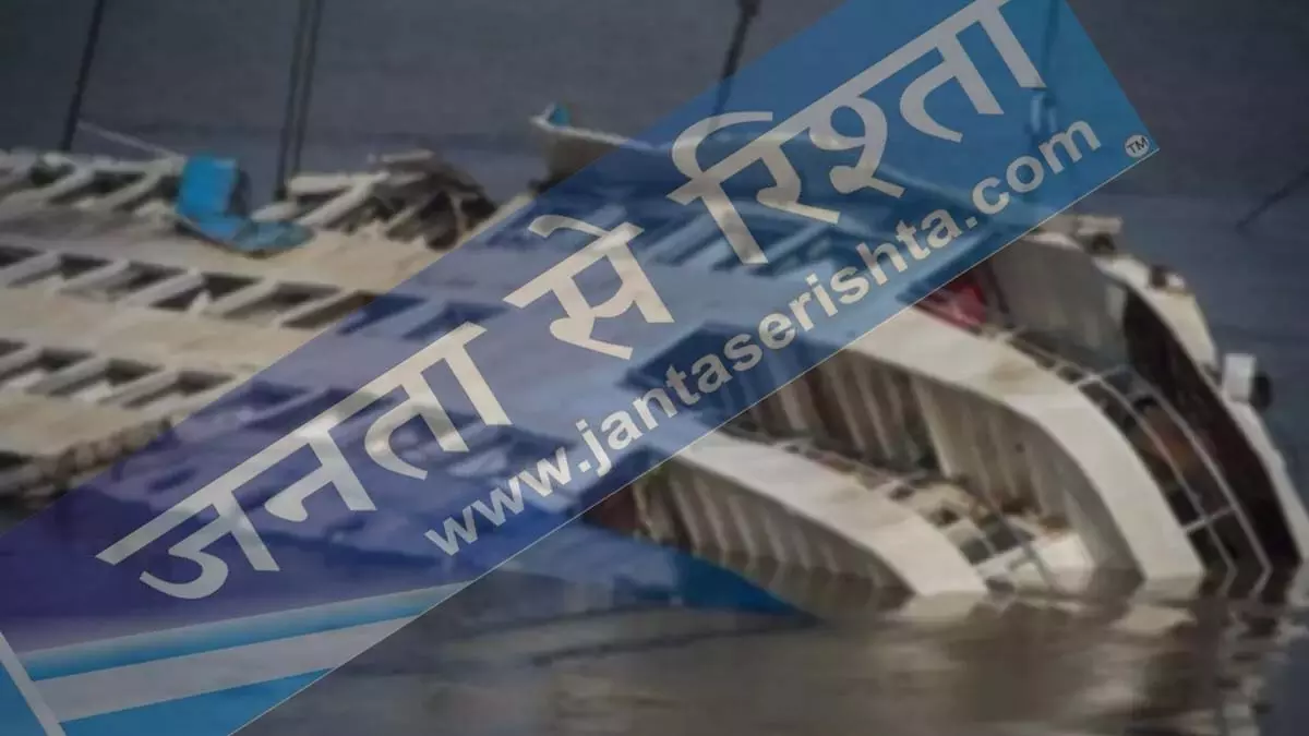 इंडोनेशिया के बाली जलडमरूमध्य में जहाज़ दुर्घटना के 17 लापता पीड़ितों की तलाश जारी इंडोनेशिया के बाली जलडमरूमध्य में जहाज़ दुर्घटना के 17 लापता पीड़ितों की तलाश जारी