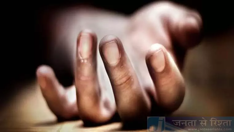 एम्बुलेंस किराए पर विवाद, मजदूर का शव 3 घंटे तक मुर्दाघर में पड़ा रहा एम्बुलेंस किराए पर विवाद, मजदूर का शव 3 घंटे तक मुर्दाघर में पड़ा रहा