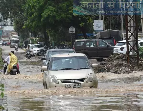 ताज़ा बारिश से Zirakpur में बाढ़ ताज़ा बारिश से Zirakpur में बाढ़