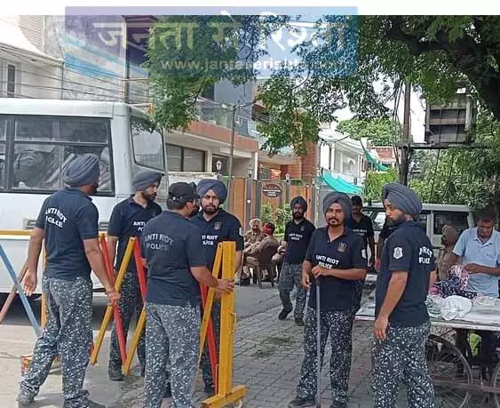 विजिलेंस ने Akali नेता मजीठिया के अमृतसर स्थित कार्यालय और आवास पर फिर छापेमारी की विजिलेंस ने Akali नेता मजीठिया के अमृतसर स्थित कार्यालय और आवास पर फिर छापेमारी की