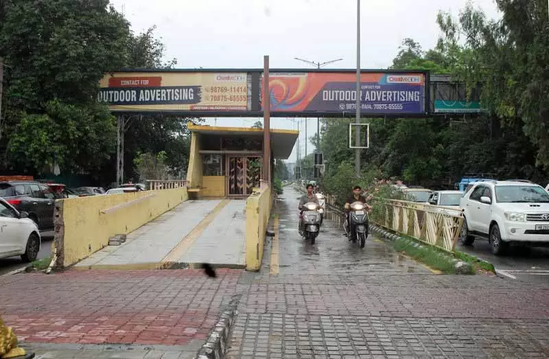 Amritsar: मेट्रो बस सेवा फिर से बंद होने से यात्रियों को झटका Amritsar: मेट्रो बस सेवा फिर से बंद होने से यात्रियों को झटका