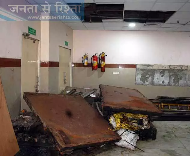 Amritsar: अस्पताल के शिशु देखभाल केंद्र में लिफ्ट बंद होने से आगंतुक परेशान Amritsar: अस्पताल के शिशु देखभाल केंद्र में लिफ्ट बंद होने से आगंतुक परेशान