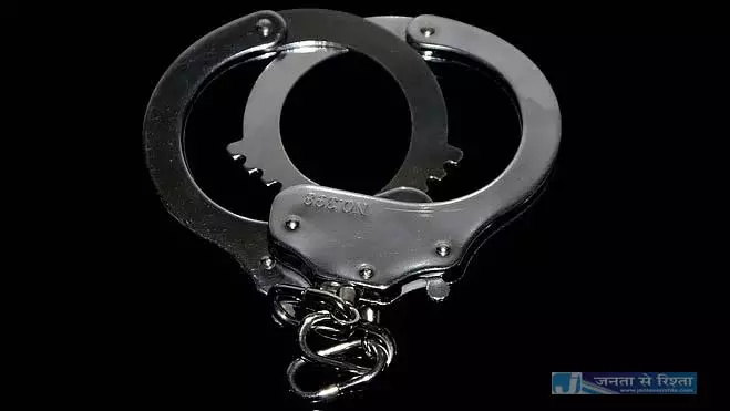 पिता-पुत्र के बीच बहस के बाद हिंसा, बेटे पर रेजर चलाने का मामला दर्ज पिता-पुत्र के बीच बहस के बाद हिंसा, बेटे पर रेजर चलाने का मामला दर्ज
