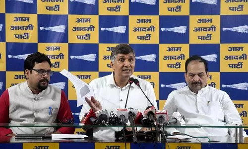 आप ने मुख्यमंत्री और मंत्रियों के लिए हाई-एंड फोन की मंजूरी पर सरकार की आलोचना की आप ने मुख्यमंत्री और मंत्रियों के लिए हाई-एंड फोन की मंजूरी पर सरकार की आलोचना की