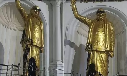 करुणानिधि की मूर्ति पर काला रंग फेंका गया सलेम में हंगामा करुणानिधि की मूर्ति पर काला रंग फेंका गया सलेम में हंगामा